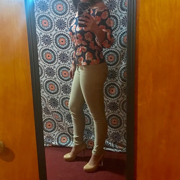 Flower Top - Picture 2 of 4